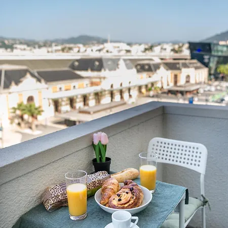 Stylish Modern Near Train Station 公寓