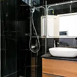 Stylish Modern Near Train Station Apartamento *