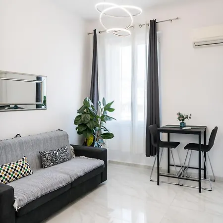 דירה Stylish Modern Near Train Station