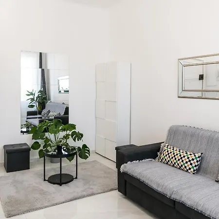דירה Stylish Modern Near Train Station ניס