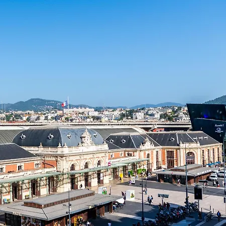 Stylish Modern Near Train Station Apartman Nizza